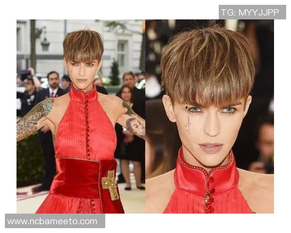 足球明星在沙滩上的真实生活瞬间展现魅力与风采的精彩照片合集 足球明星在沙滩上的真实生活瞬间展现魅力与风采的精彩照片合集